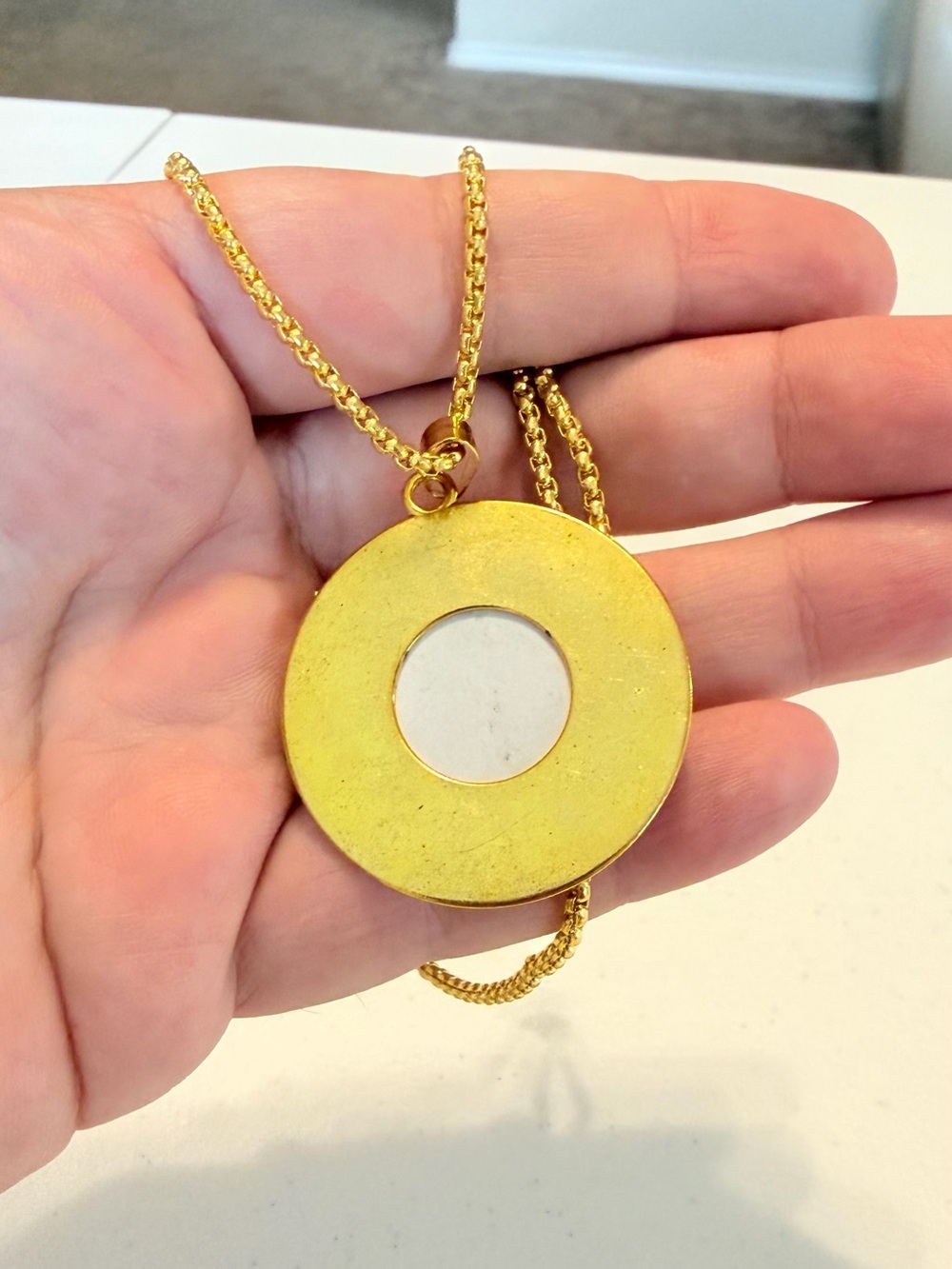 Gold & Green Four-Leaf Clover Pendant Necklace. - Picture 4 of 5